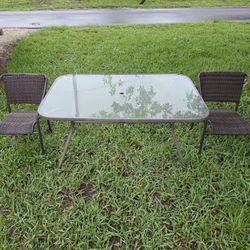 TABLE / CHAIRS - Outdoor Furniture Patio Yard Glasstop Tables / Chair Set