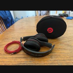 Dr. Dre Beats HD Headphones Wired, Auxiliary Cord, Soft Foam Zip Case In Excellent Condition