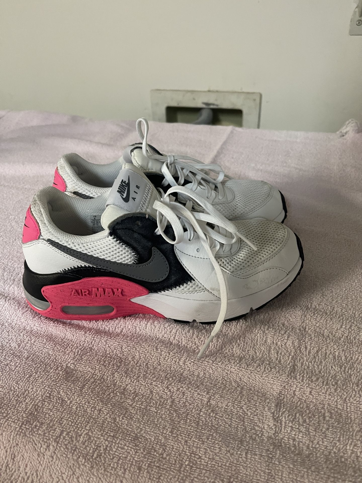 Nike Air Max / Womens Size 6