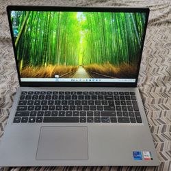 Dell Vostro 3530 15.6" laptop 16gb i7 1 tb 