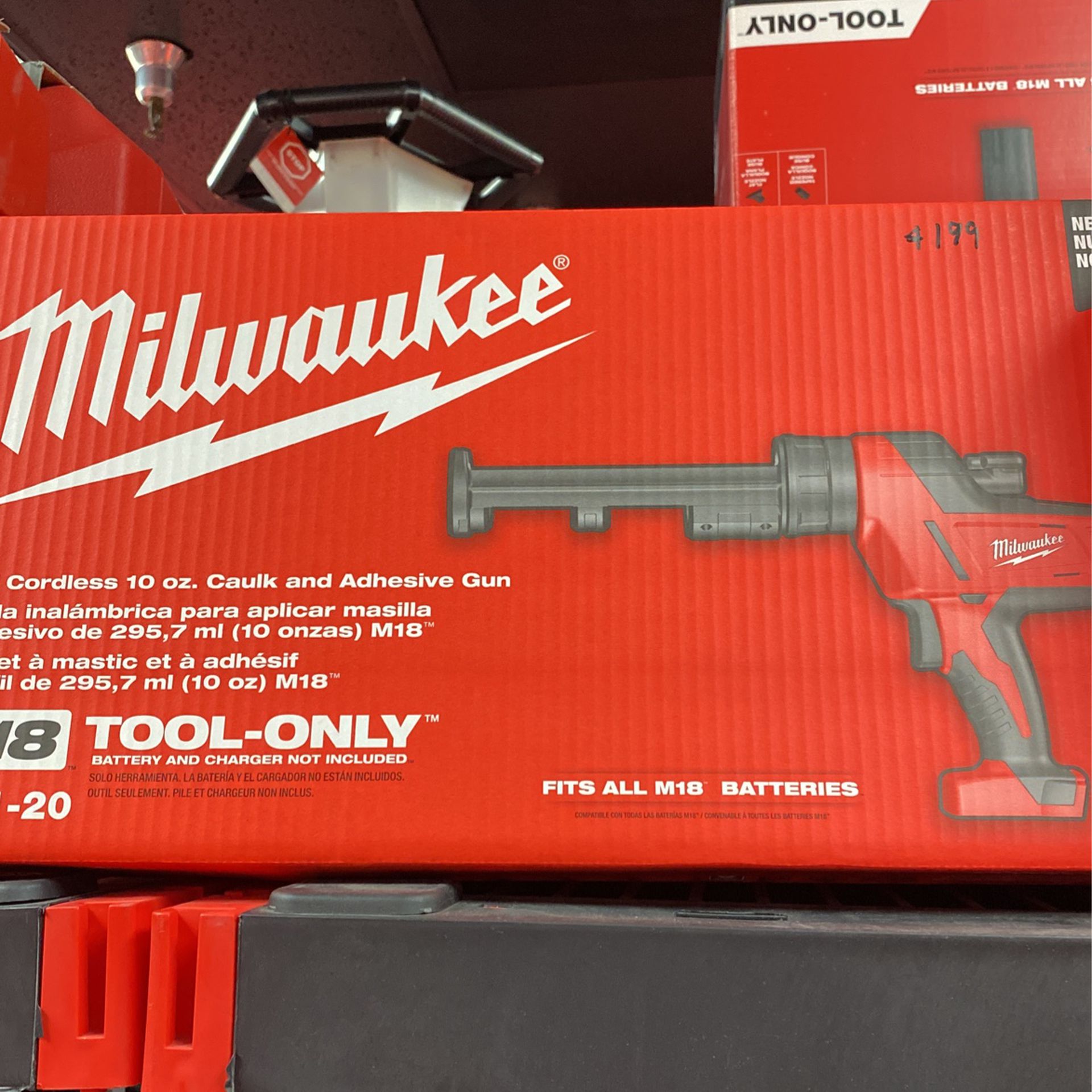 Milwaukee M18 Cordless 10 Oz Caulk And Adhesive Gun