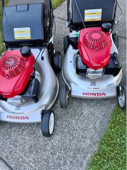 HONDA LAWN MOWERS!! 2 HRR216’s
