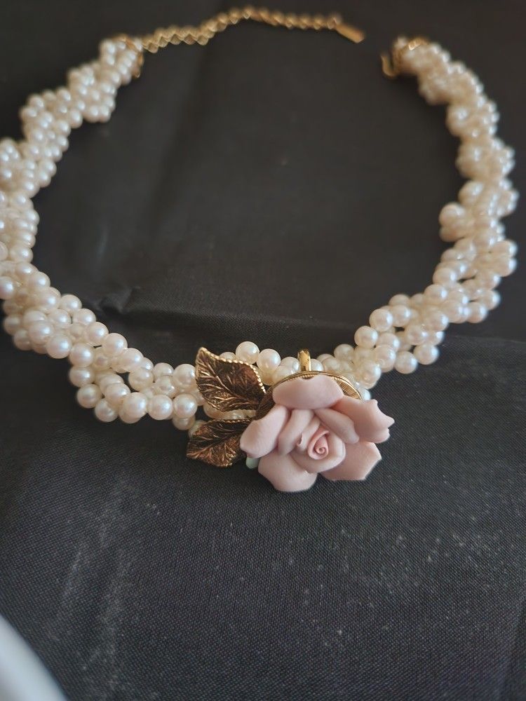 Beautiful Pearl Set