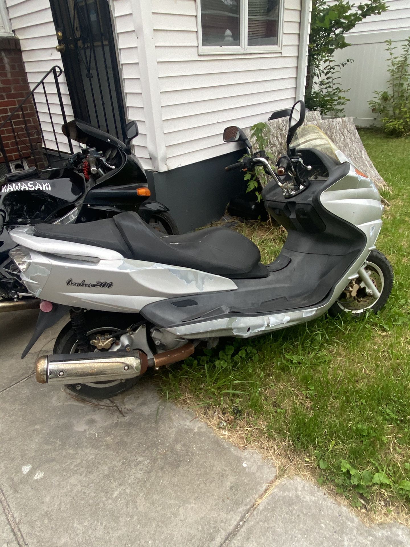 300 cc Scooter 