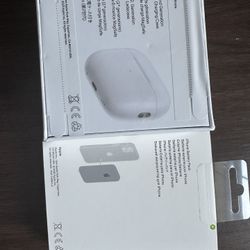 Apple AirPods Pro & Battery Pack Bundle 