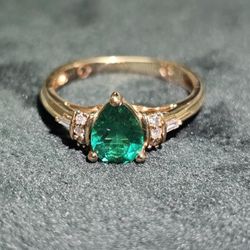10K Yellow Gold Diamond Lab Emerald  Ring Size 7