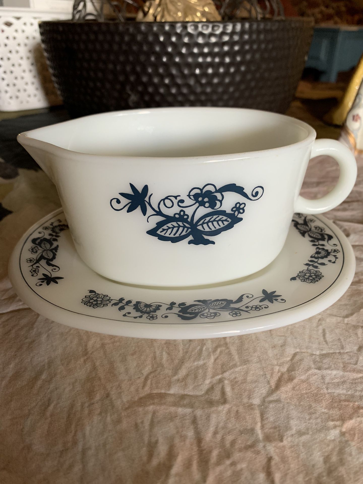 Vintage Pyrex Old Town Blue Onion Gravy Boat & Underplate 