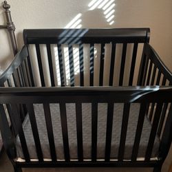 Black mini Crib & Mattress 