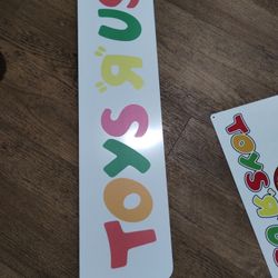 Toys R Us sign

24 inch x 4 inch metal sign. Excellent shape. Mint! Geoffrey the Giraffe