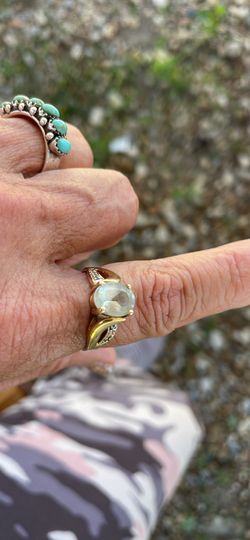 3.2 gram 14 kt gold ring with a stone like topaz not sure of the stone