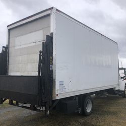 20’ Dry Box With Liftgate 