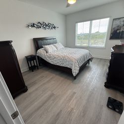 Complete Queen Bedroom Set