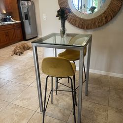 Small Kitchen Table & 2 Chairs