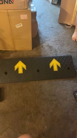 2pcsRISE rubber curb ramp with arrows