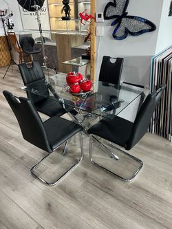 Comedor moderno pequeño con mesa de 27” x 47” pulgadas