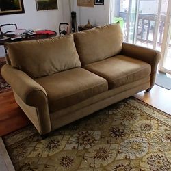 Couch/Great Condition