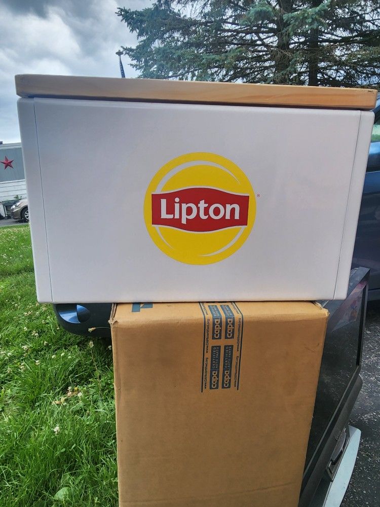 Brand New Never Used Lipton Metal And Wood Cooler
