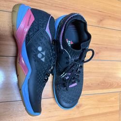 Yonex shoes Size 7M, 8.5 W