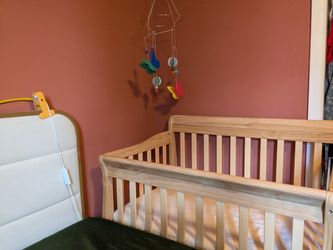 Dream on Me mini crib like new
