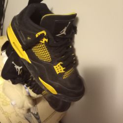 Jordan Retro 4 Thunder