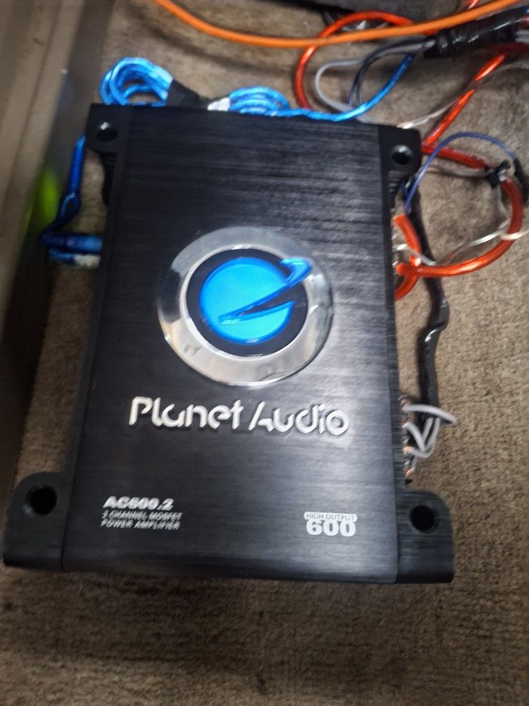 BOSINAS 6X9 ALPINE DE 280 WATTS CADA UNO Y SU AMPLIFICADOR PLANET AUDIO DE 600 WATTS. TODO POR 130$
