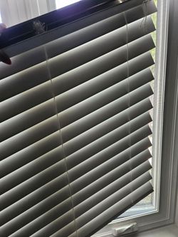 White Faux wood blinds- used