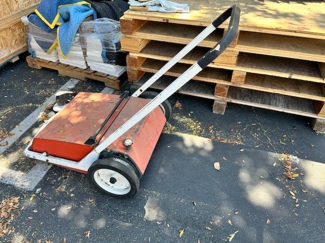 Parking Lot Sweeper (Manual)