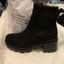 Size 6 Women’s Boots (never worn)