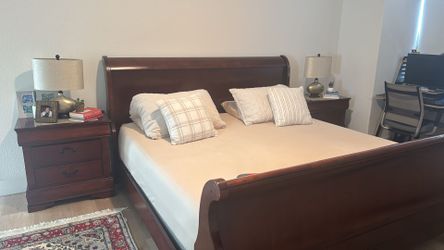 Solid Wood Sleigh Bed Frame & 2 Matching Nightstands – Great Condition