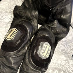 Leather SHIFT riding Pants With Knee Pucks Size 38