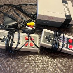 Console Nintendo NES Classic Mini with extra controller