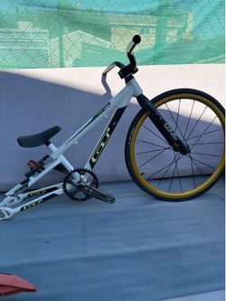 GT POWER SERIES MICRO FRAME FORKS SINZ WHEEL AND GT 3 piece crank set sealed bottom bracket and GT STEM AND CRUISER BARS