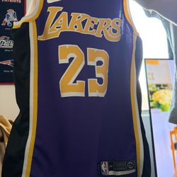 LeBron James Lakers Jersey Men’s Large