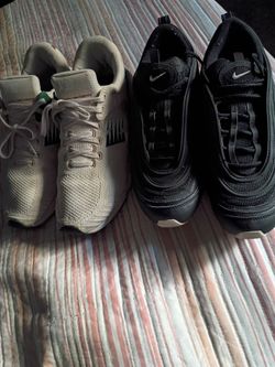 Tennis shoes