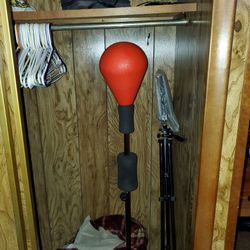 Swinging Jabbing Post /punching Bag