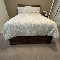Queen Bed Frame W Drawers.  