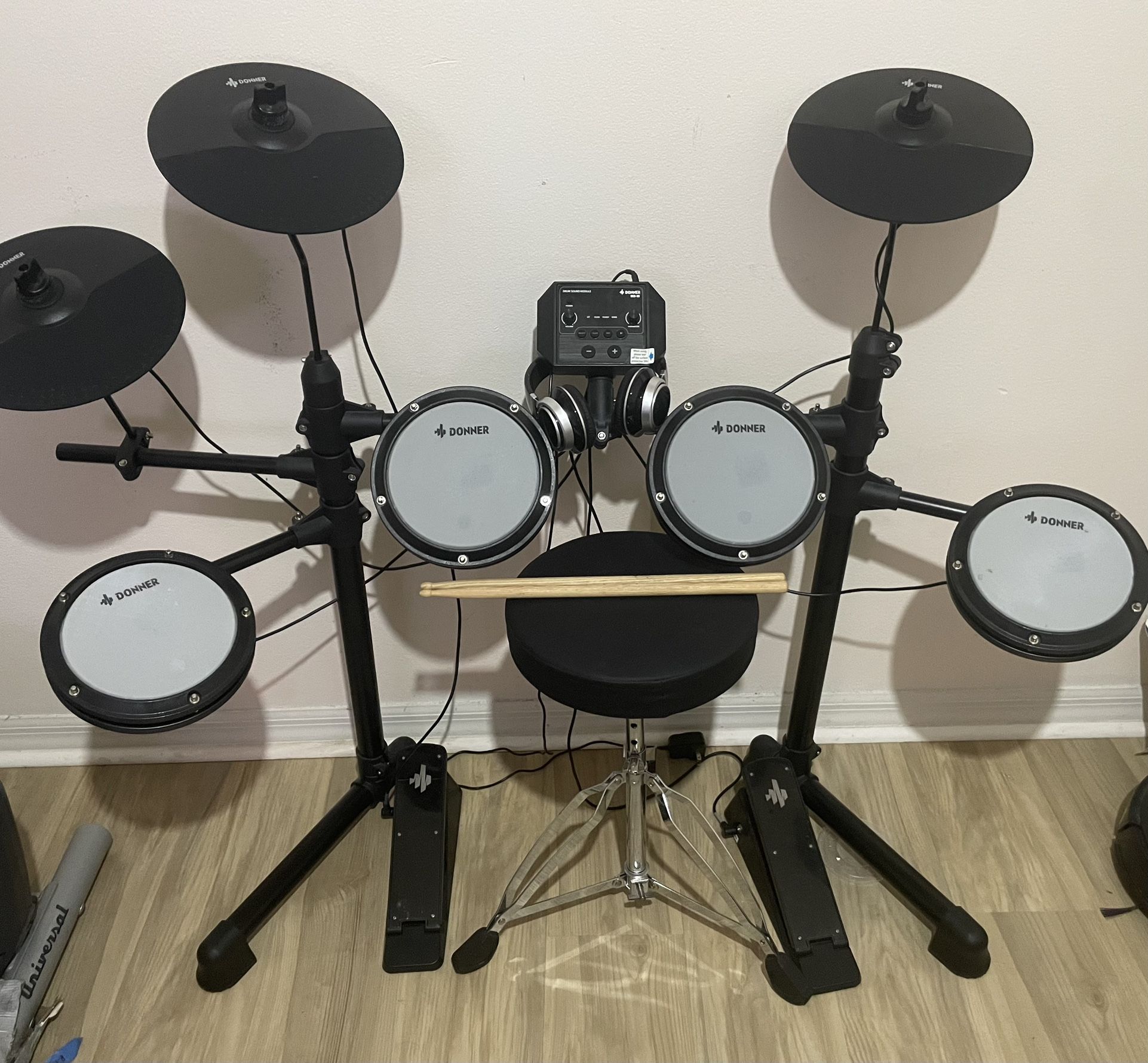 Donner DED-80 Electronic Drum Set with 4 Quiet Mesh Pads, 180+ Sounds, 2 Pedals, Throne, Headphones, Sticks, and Melodics Lessons