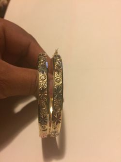 Arracadas de oro brasileño