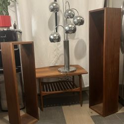 MID CENTURY JOHN STUART TABLE,2 STANDS & CROME LAMP LOT
