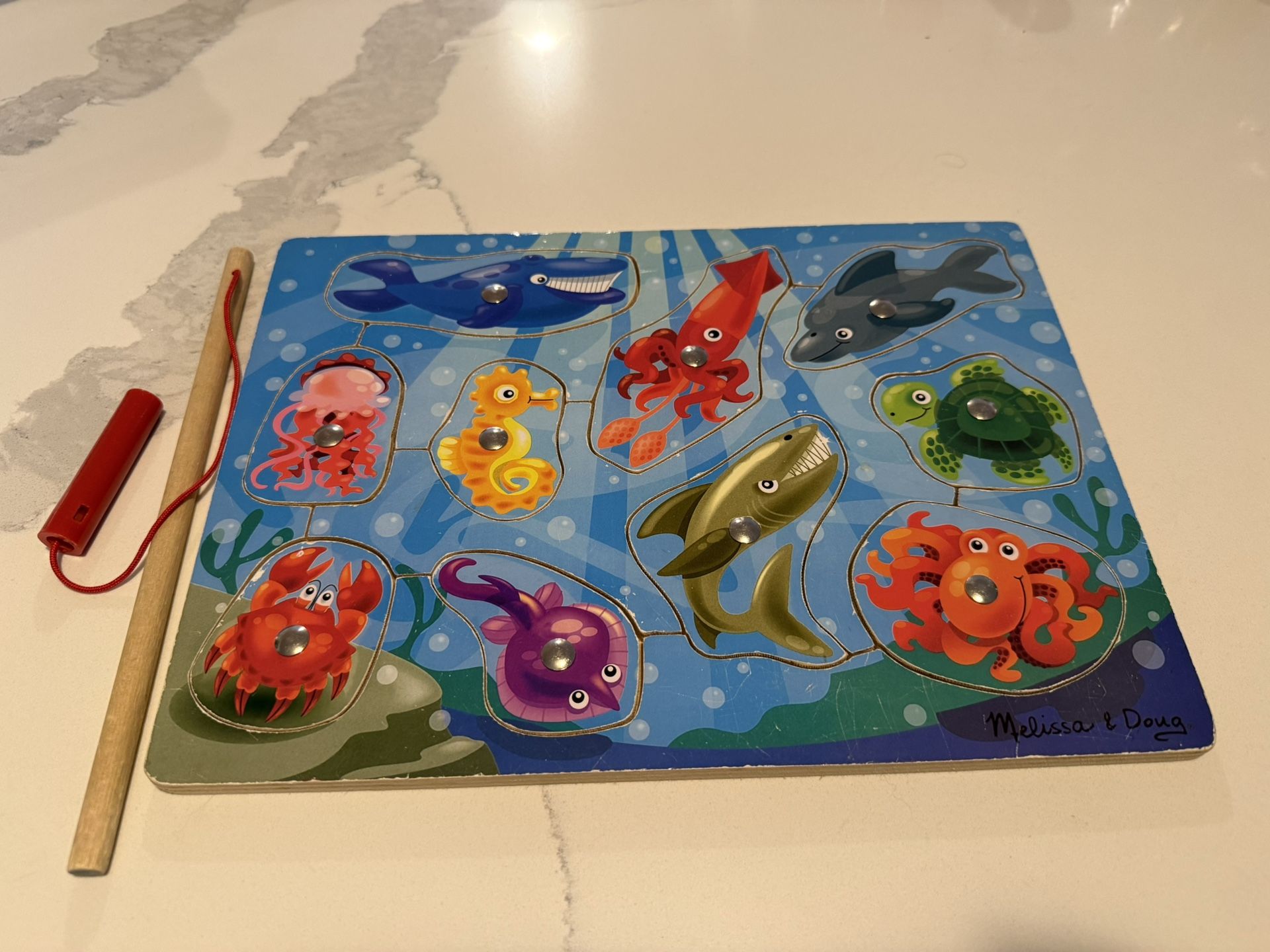 Melissa & Doug Magnetic Wooden Fishing Game and Puzzle With Wooden Ocean Animals 