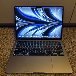 MacBook Air M2 (2022)