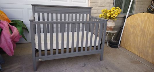 ** Beatiful Wooden baby crib withSealy mattress**