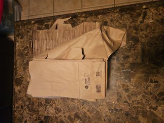 LUNCH SIZE PAPER BAGS MAYBE ABOUT 100 BAGS 