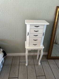 Jewelry stand