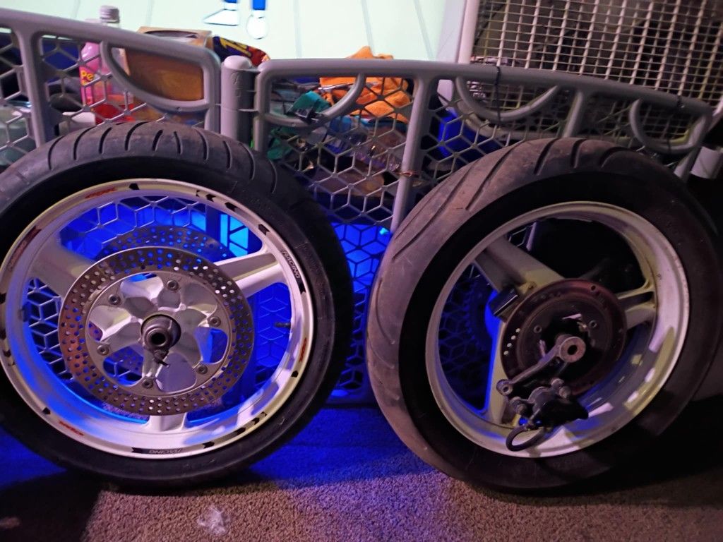 89 Honda CBR 600 racing Tires