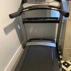 Like new NordicTrack Commercial 1750 Treadmill