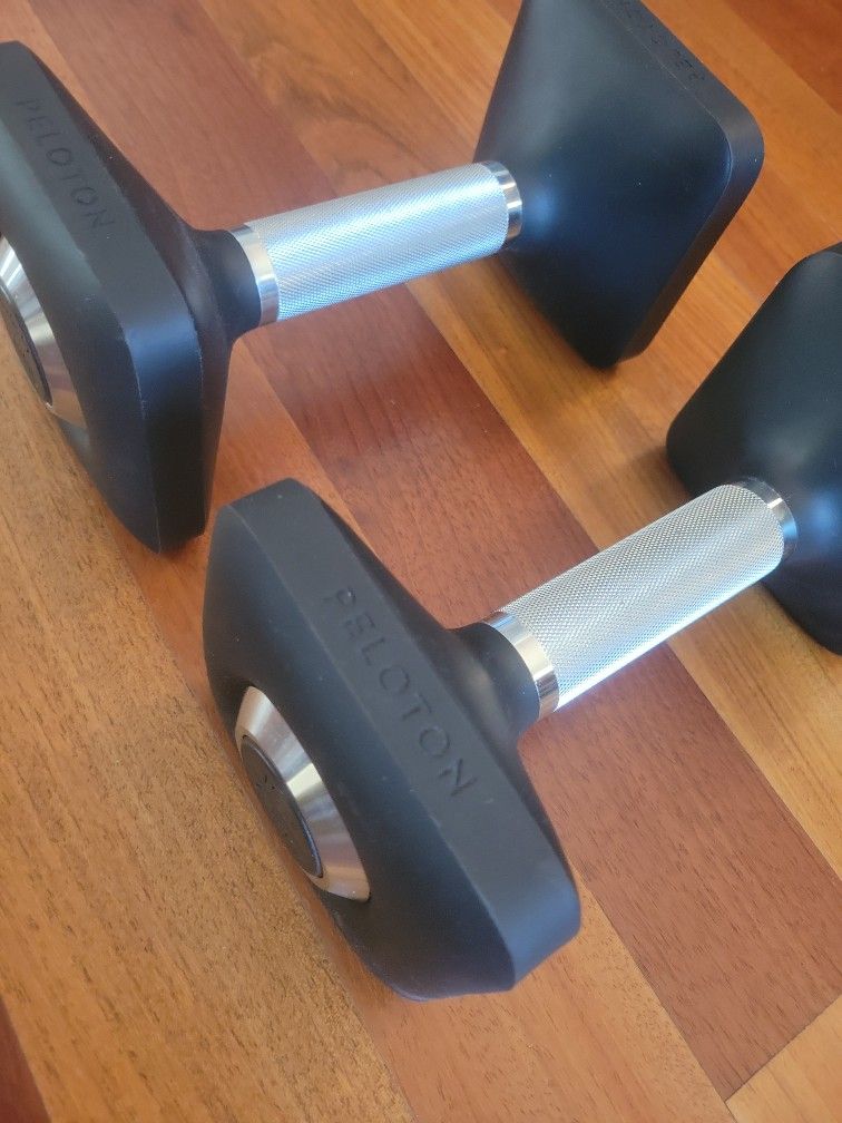 Peloton Dumbbells | Ergonomically Designed Pair of Cast Iron Weights with Urethane Coating and Non-Slip Grip, Available in Set of Two