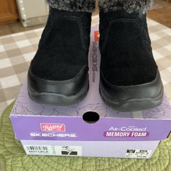 Women’s Sketchers Easy Going Ankle Boots-size  7M
