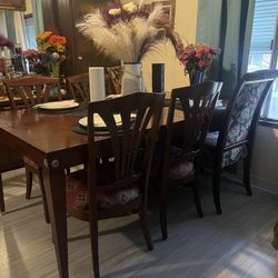 Comedor Con 6 Sillas Mui Buena Madera $175 