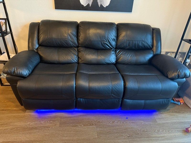 Reclinable sofa